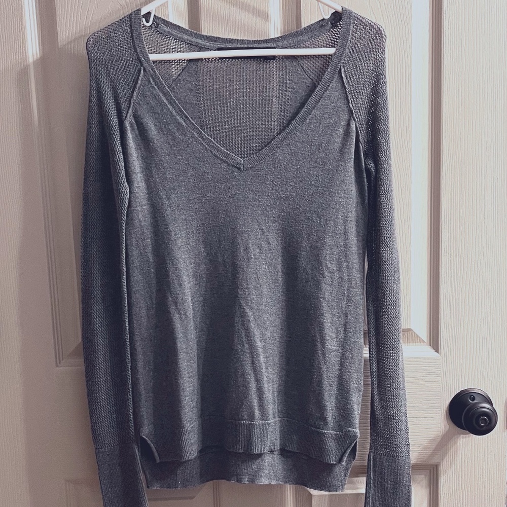 V-NECK LONG SLEEVE SWEATER